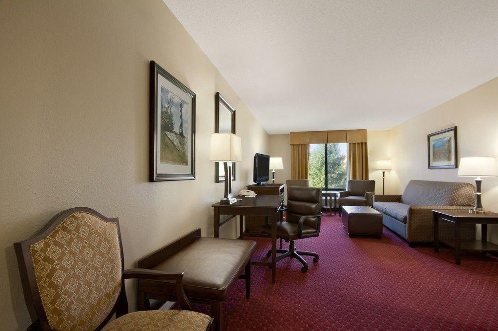 Spark By Hilton Greensboro Dış mekan fotoğraf