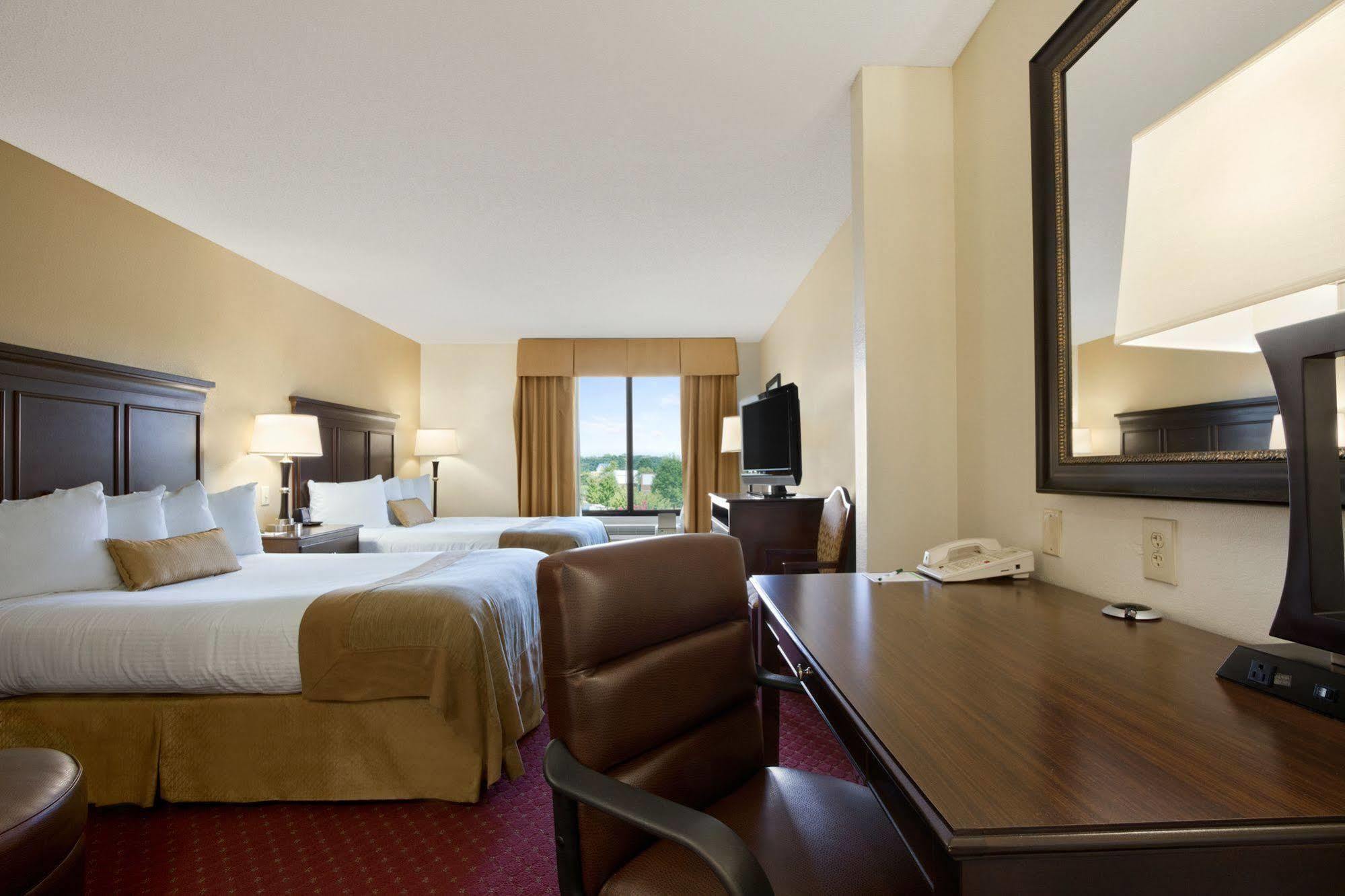 Spark By Hilton Greensboro Dış mekan fotoğraf